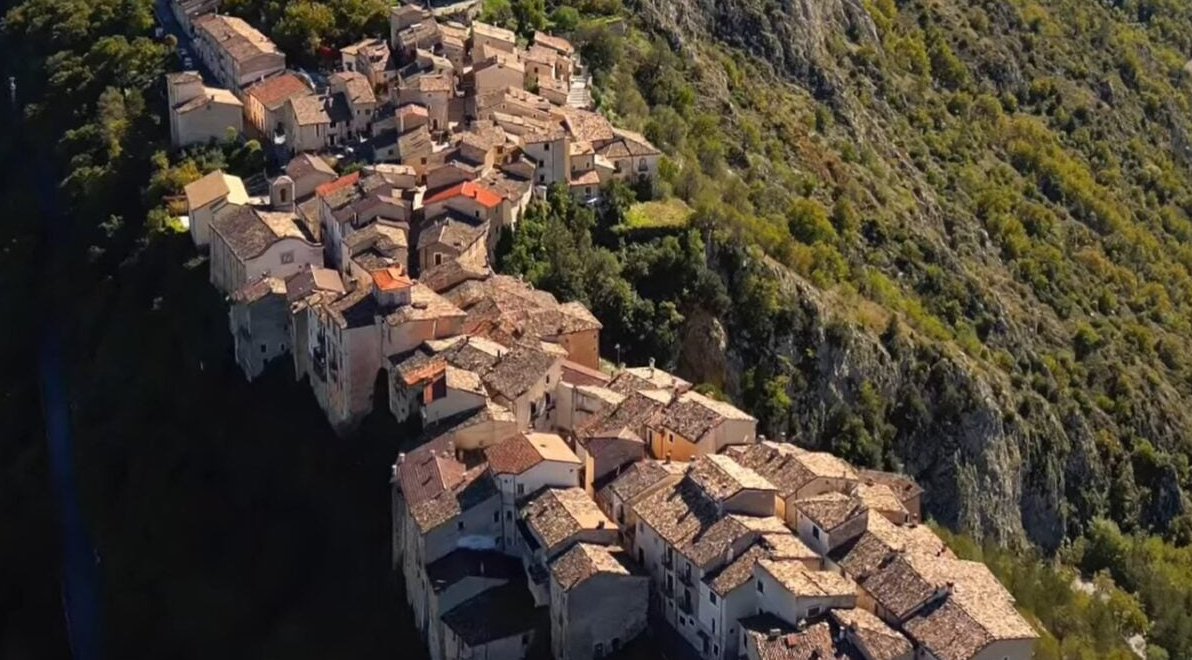 This Italian Village Looks Like It’s Floating Between Heaven and Earth — And Almost No One Knows It Exists