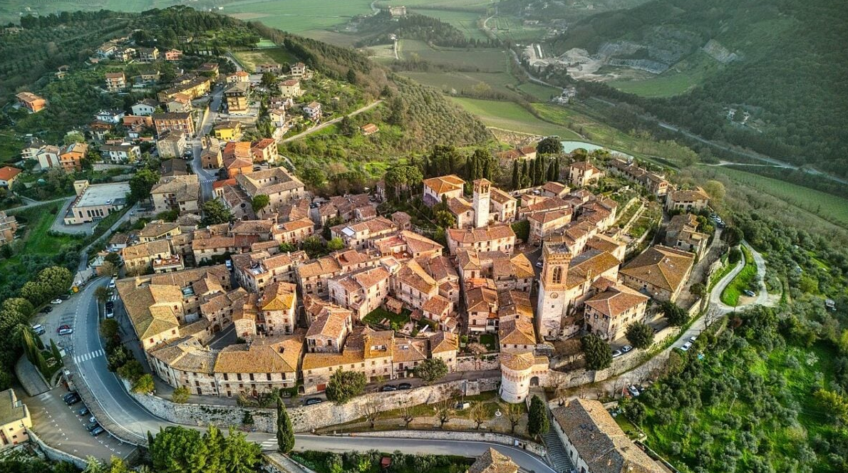 The Italian Village That Feels Like a Movie Set — But It’s Real (And Practically Untouched)